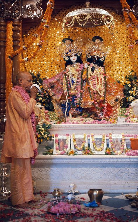 Vrindavan Devotees, Srila Prabhupada Hd Images, Prabhupada Pictures, Isckon Radhakrishna, Vrindavan Dham Images, Vrindavan Photography Pictures, Vrindavan Krishna, Iskcon Vrindavan, Krishna Lila