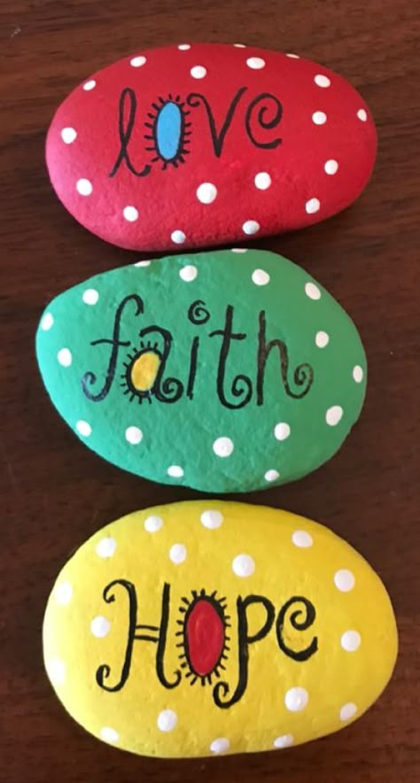 Painting On Rocks Ideas Simple, Easy Rock Painting Ideas Simple Fun, Paint Rocks Ideas For Kids, Small Painted Rocks Ideas, Easy Rock Painting Ideas For Beginners, Painting Rocks Ideas Easy, Kindness Rocks Ideas, Rock Crafts Diy, Inspirational Rocks