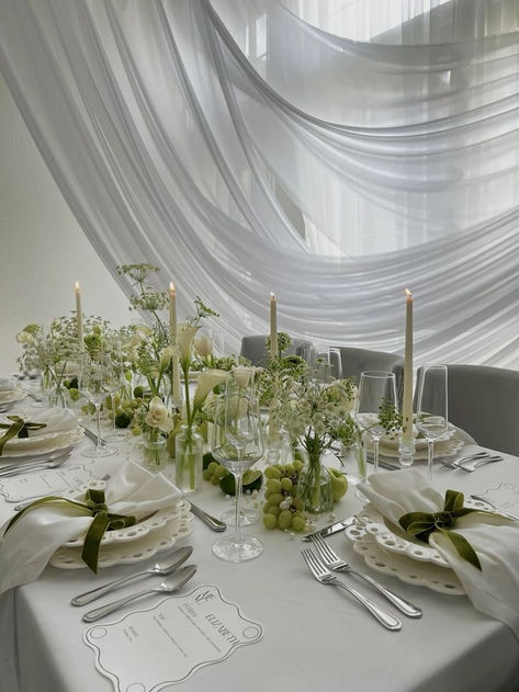 Wedding table setting, white tablecloth, white table napkins, wedding table, white candles on the table, exquisite table setting, table setting with white flowers, white flowers in a vase, table setting with bows, current trend for bows, bows, grapes on the table, сhiffon dome over the wedding table Modern French Wedding Decor, Civil Wedding Dinner Table Settings, Bridal Shower Dark Green, Green And White Theme Birthday Party, Mansion Wedding Ideas, White And Neutral Wedding, Bridal Shower Decorations Greenery, Green Wedding Table Decor, Natural Organic Wedding