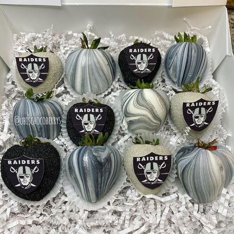 Raiders Cake Pops, Raiders Strawberries, Mens Chocolate Covered Strawberries, Raiders Party, Raiders Cake, Valentine's Desserts, Chocolate Goodies, Cake Popsicles, Treat Business