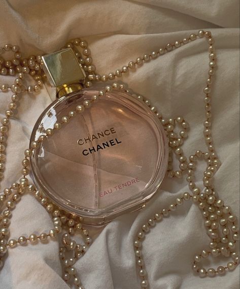 Chance Chanel Perfume, Coco Chanel Aesthetic, Success Wallpaper, Blog Aesthetic, Jo Malone Perfume, Chanel Aesthetic, Chanel Chance, Pink Luxury, Jewelry Product Shots