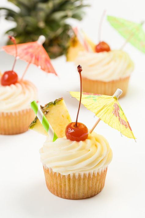 Piña Colada Cupcakes via @cupcakeproject Wine Brownies, Red Wine Brownies, Whiskey Caramel, Pina Colada Cupcakes, Tropical Cupcakes, Cupcake Project, Boozy Cupcakes, Alcoholic Desserts, Pi A