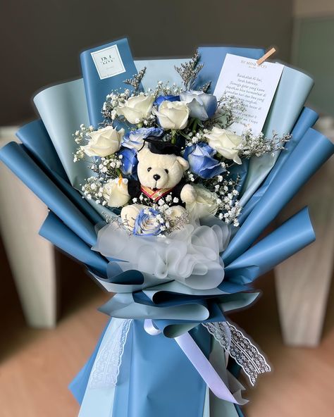 Graduation Flowers For Men, Graduation Bouquet For Boys, Flowers For Men Gift Man Bouquet, Flower Bouquet For Men, Bucket Graduation, Graduation Bouquet Ideas, Bouquet Wisuda, Grad Bouquet, Buket Graduation