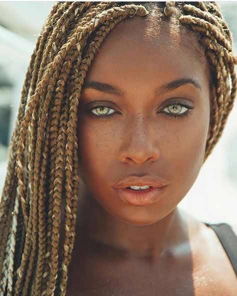 https://www.facebook.com/AFROPUNK/photos/a.93811151622.90220.47016231622/10153942743916623/?type=3 Woman With Braids, Eyes Brown, Most Beautiful Eyes, Stunning Eyes, American Woman, Gorgeous Eyes, Beauty Eyes, African Beauty, Pretty Eyes