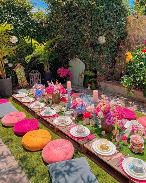 Sweet Giraffe Events on Instagram: “💝💖💝Very Magical Celebration💫💫💫” Colorful Picnic, Inmobiliaria Ideas, Picnic Birthday Party, Hosting Dinner, Birthday Dinner Party, Garden Picnic, Picnic Birthday, Easter Table Settings, Garden Party Birthday