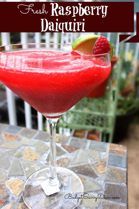 Fresh Raspberry Daiquiri Recipe Raspberry Daiquiri, Easy Strawberry Daiquiri Recipe, Raspberry Absolute Vodka Drinks, Deadshot Daiquiri, Simply Raspberry Lemonade Cocktails, Daiquiri Recipe, Copycat Restaurant Recipes, Dessert Dips, Daiquiri