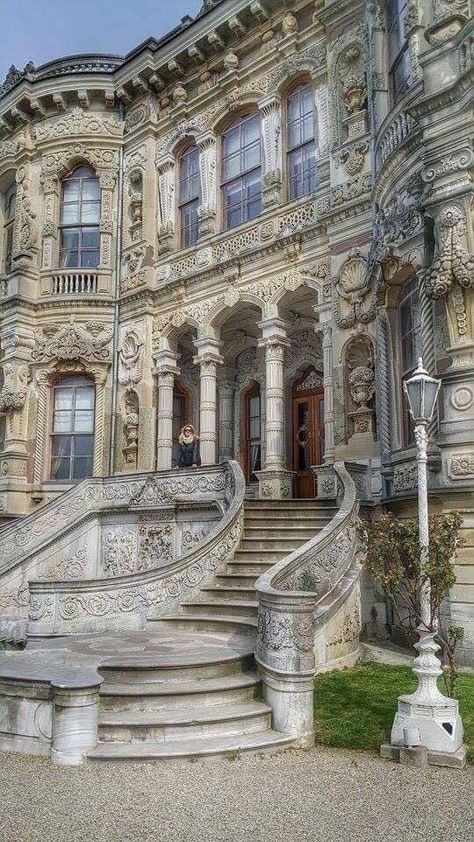 Residence Architecture, Old Money House, Look Wallpaper, Building Aesthetic, Castle Aesthetic, Fotografi Vintage, Castle House, Baroque Architecture, Architecture Old