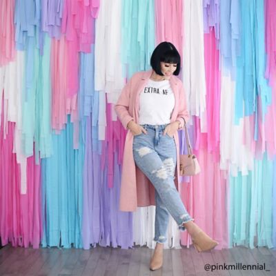 Backdrop Ideas Party, Table Cover Backdrop, Photo Booth Backdrop Ideas, Ruangan Studio, Photoshoot Backdrops, Booth Backdrops, Fringe Backdrops, Photos Booth, Pastel Balloons