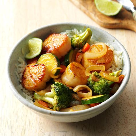 Thai Scallop Saute Recipe -Just open a bottle of Thai peanut sauce to give this seafood stir-fry some serious authenticity. —Taste of Home Test Kitchen Fried Rice Stir Fry, Best Scallop Recipe, Seafood Stir Fry, Rice Stir Fry, Jambalaya Rice, Curried Rice, Asian Stir Fry Recipe, Seafood Fried Rice, Soup Bread