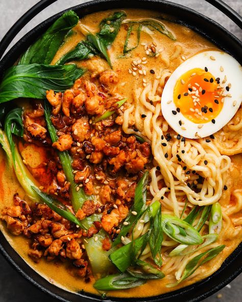 Japanese Ramen Chicken, Japanese Curry Ramen, Ramen Noodle Recipes Chicken, Chicken Ramen Recipes, Tantanmen Ramen Recipe, Thai Ramen, Tantanmen Ramen, Spicy Chicken Ramen, Tonkatsu Ramen