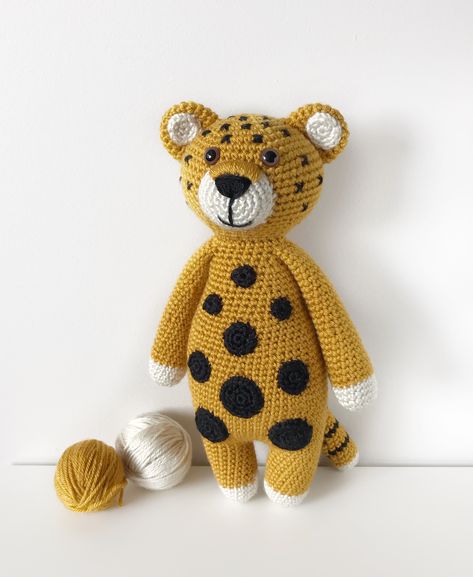 Crochet Cheetah Pattern Free, Crochet Cheetah, Safari Amigurumi, Kids Presents, The Cheetah, Knit Ideas, Tiger Shirt, Crochet Animal, Presents For Kids