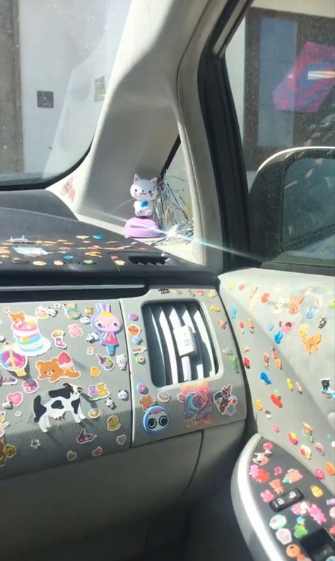 Passenger Princess Seat Ideas, Passenger Princess Decor Car Ideas, Passenger Princess Decor, Cute Car Ideas, Passenger Princess Aesthetic, Messy Car, Princess Food, Princess Decor, 1st Car