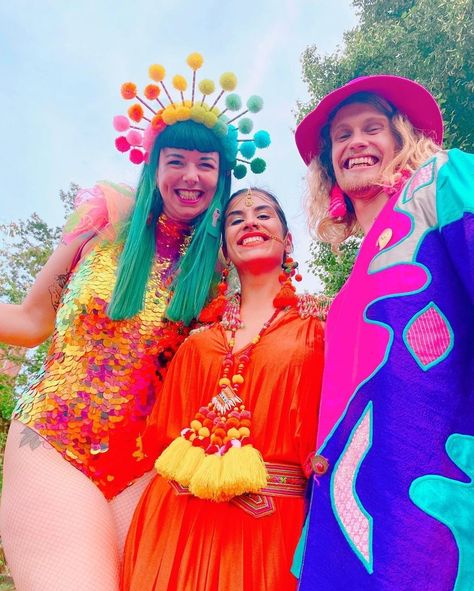 Colourful bright festival outfit. Rainbow headdress with pompoms. Multicoloured vibes. Sequins. Empress Headdress, Festival Headdress, Rainbow Costumes, Forest Festival, Electric Forest Festival, Festival Headpiece, Festival Attire, Valentine Cupid, Costume Inspo