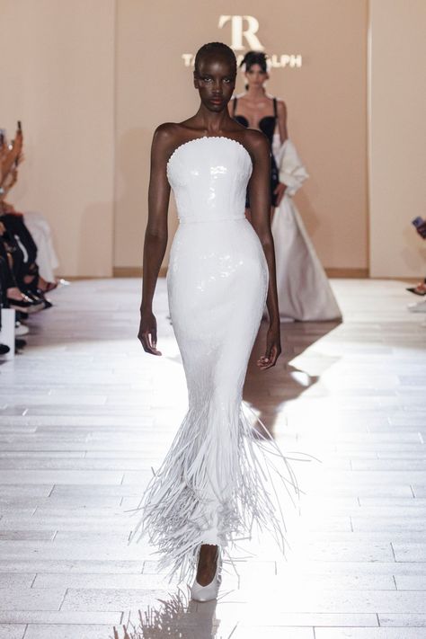 Tamara Ralph Fall 2024 Couture Collection at Couture Fashion Week Tamara Ralph, Structured Gown, Fw 2024, Runway Gowns, 90s Runway Fashion, Structured Dress, Unique Outfit, Couture Week, June 2024