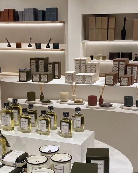 Lifestyle Brand Aesthetic, Luxury Store Aesthetic, Fragrance Store Design, Furniture Shopping Aesthetic, Retail Store Aesthetic, Candle Shop Aesthetic, Candle Store Interior, Candle Display Retail, Candle Shop Display