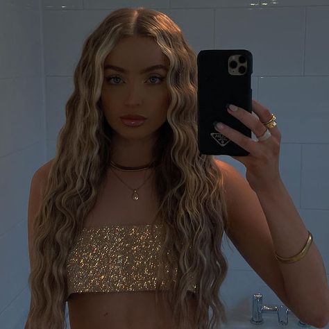 bethan ☻ (@bethanmccoy) • Instagram photos and videos How To Do Wavy Hair, Long Hair Summer Styles, Barbie Hair Color, E Girl Hairstyles, Barbie Hairstyles, Hairstyles Celebrities, Wavy Hairstyle, Thick Wavy Hair, Beauty Works