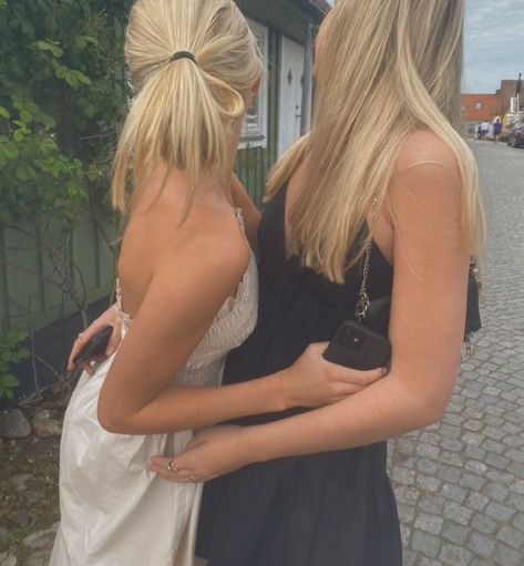 Blonde Besties, Summer Stockholm Style, Blonde Best Friends, Summer Stockholm, Blonde Back, Two Blondes, Pretty Blonde, Stockholm Style, Blonde Hair Inspiration