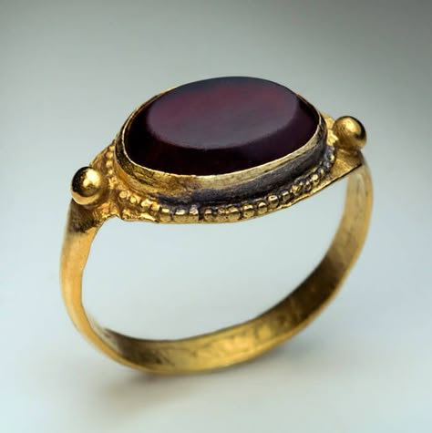 medieval rings - gold and garnet Byzantine signet ring Tiny Diamond Earrings, Diamond Star Earrings, Byzantine Gold, Byzantine Jewelry, Medieval Rings, Ancient Jewels, Ancient Jewellery, Historical Jewellery, Signet Ring Men