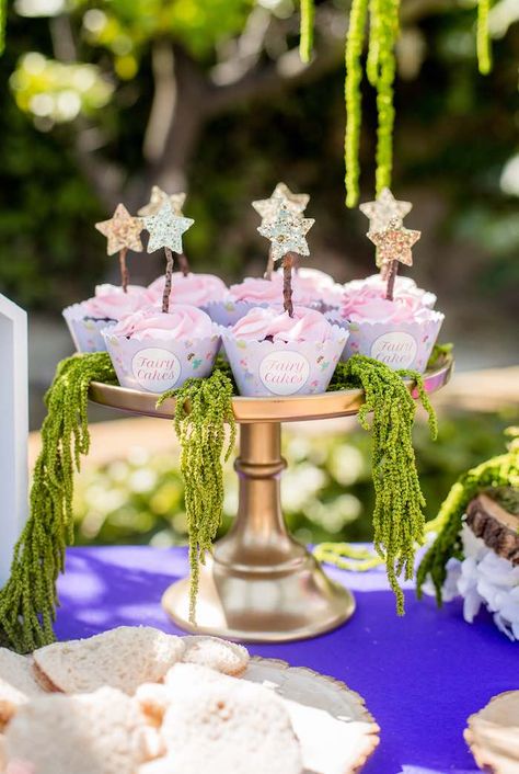 Cupcakes With Glitter, Backdrop Purple, Enchanted Fairy Garden, Enchanted Forest Birthday, Fairy Cupcakes, Forest Birthday Party, Hanging Bird Cage, Fairy Garden Birthday Party, Forest Birthday