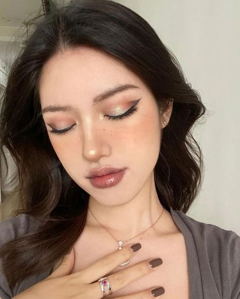 Pin on makeup Makeup Ala Korea, Makeup Asia, Makeup Ulzzang, Membentuk Alis, Maquillage On Fleek, Day Makeup Looks, Subtle Makeup, Ulzzang Makeup, Soft Glam Makeup