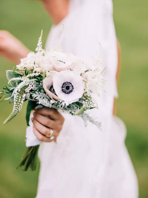 22 Unique and Bold Anemone Bouquets Anemone Bridal Bouquet, Fall Flower Wedding Bouquets, Prom Bouquet, Anemone Bouquet, Coral Charm Peony, Western Themed Wedding, White Anemone, Shelter Island, Relaxed Wedding