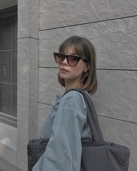 Classy Glasses, Haircuts Straight Hair, Womenswear Fashion, Mullet Hairstyle, Instagram Photo Inspiration, Gorgeous Makeup, Insta Photo Ideas, Aesthetic Hair, Aesthetic Girl