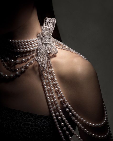 MIKIMOTO (@official_mikimoto) • Instagram photos and videos Mikimoto Jewelry, Pearl Diamond Necklace, Jewelry Magazine, Mikimoto Pearls, High Jewellery, Fashion Photography Inspiration, Couture Details, Aesthetic Photography Grunge, Classy Jewelry