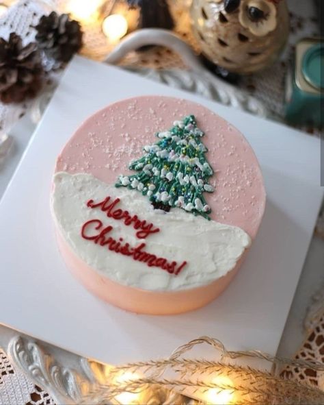 Winter Torte, Cake Bento, Christmas Themed Cake, Christmas Cake Designs, Cake Decorator, Simple Cake Designs, Christmas Cake Decorations, Xmas Cake, Cake Decorating Frosting