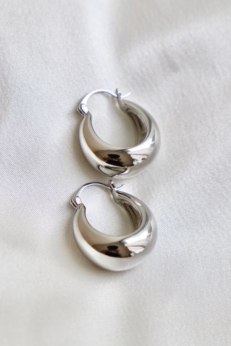 SILVER COCO CHUNKY HOOP EARRINGS – Katie Waltman Jewelry Thick Earrings Hoop, Silver Jewelry Styling, Thick Silver Jewelry, Jewellery Silver Earrings, Silver Simple Earrings, Old Money Jewelry Silver, Thick Silver Hoops, Sliver Earing Ideas, Silver Earrings Hoop