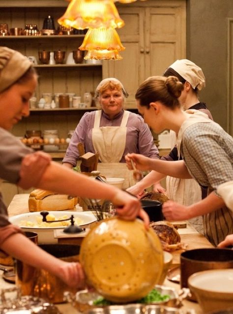 How To Throw A Historically Accurate Downton Abbey Dinner Party Downton Abbey Season 3, Downton Abbey Party, Matthew Crawley, Downton Abbey Series, Film Trailer, Highclere Castle, Masterpiece Theater, Downton Abby, Dan Stevens