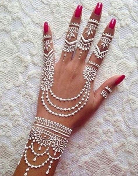 White Henna Tattoo, White Henna Designs, Henne Tattoo, Tato Henna, Henna Tattoo Hand, Henna Tattoo Designs Hand, Tattoo Trend, Henna Art Designs, Simple Henna Tattoo