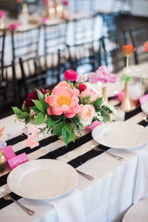 Black-and-White-Striped Table Runner / http://www.himisspuff.com/black-and-white-sassy-stripes-wedding-ideas/5/ Wedding Table Black, Kate Spade Inspired Wedding, Kate Spade Party, Free Wedding Planning Checklist, Best Wedding Colors, Black Tablecloth, Wedding Color Combos, Kate Spade Inspired, Striped Wedding