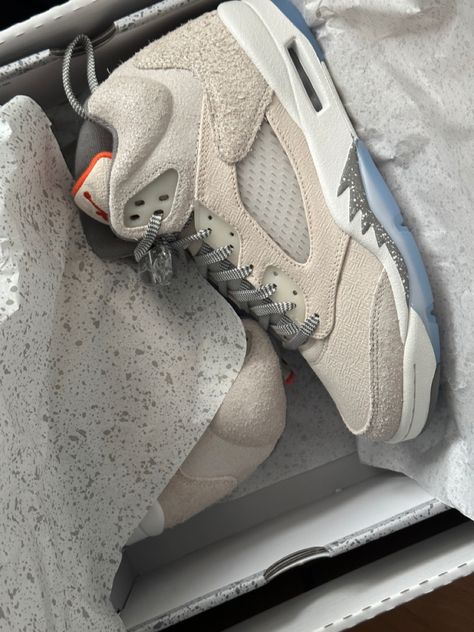 Jordan 5 Craft Outfit, Jordan 5 Craft, Jordan 5s, Shoes Game, Sneaker Website, Pretty Sneakers, Christmas Sales, Best Basketball Shoes, Trendy Shoes Sneakers