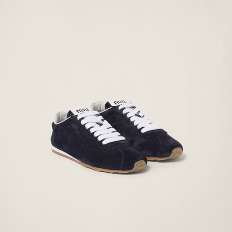 Refined Workmanship And Materials Meet The Sleek And Extremely Light Design In These New Miu Miu Suede Sneakers. The Logo Stands Out On The Tongue And On The Back Thanks To Its Iconic Character. Retro Trainers, Navy Sneakers, Denim Sneakers, Miu Miu Shoes, The Tongue, Brown Sneakers, Latest Sneakers, Trainer Sneakers, Sneakers Blue