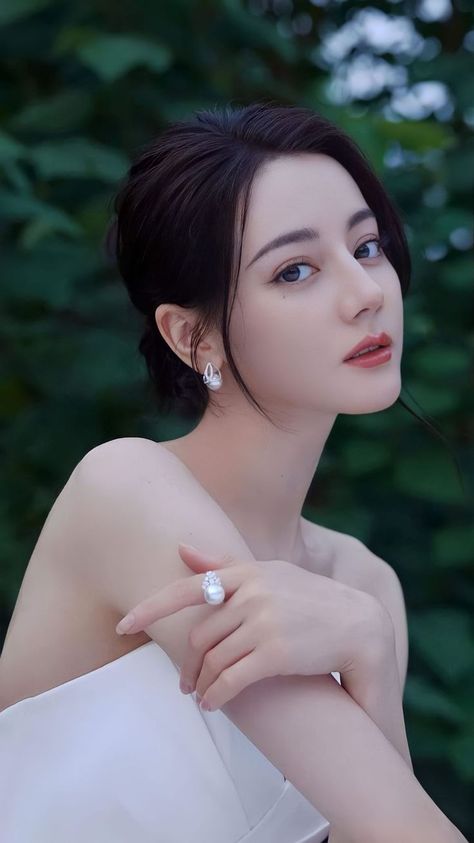 Dilraba Dilmurat Wallpaper, Mafia Queen, Savage Girl, Wallpaper For Android, Dilraba Dilmurat, Cute Couple Drawings, Famous Women, Fashion Quotes, Chinese Actress