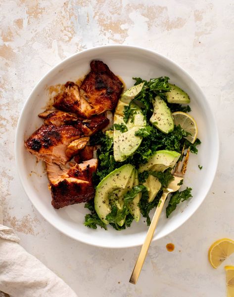 Sticky Salmon Kale Salad - Salmon with Avocado Greens Salmon Kale Salad, Sticky Salmon, Salmon Kale, Salmon With Avocado, Lent Recipes, Healthy Salmon, Salmon Salad, Menu Plan, Seafood Dinner