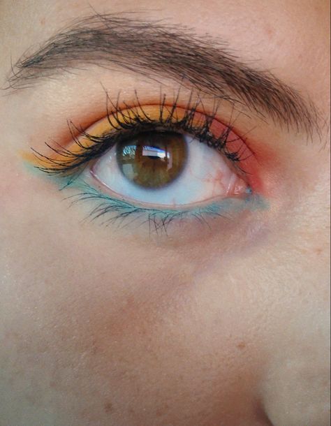 Easy Makeup Colorful, Simple Makeup Colorful, Subtle Colourful Eye Makeup, Simple Bright Makeup, Fun Easy Eye Makeup, Easy Colorful Eyeshadow, Simple Unique Makeup Looks, Gay Makeup Looks, Simple Colorful Makeup