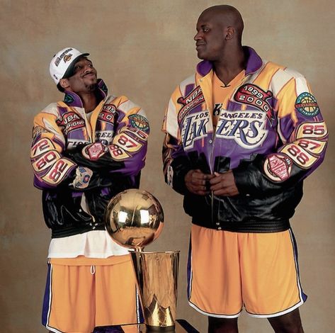 Kobe And Shaq, Shaq And Kobe, Basketball Tricks, Kobe & Gigi, Kobe Bryant Pictures, Kobe Bryant Wallpaper, Basketball Photography, Basketball Wallpaper, Entertainment Tonight