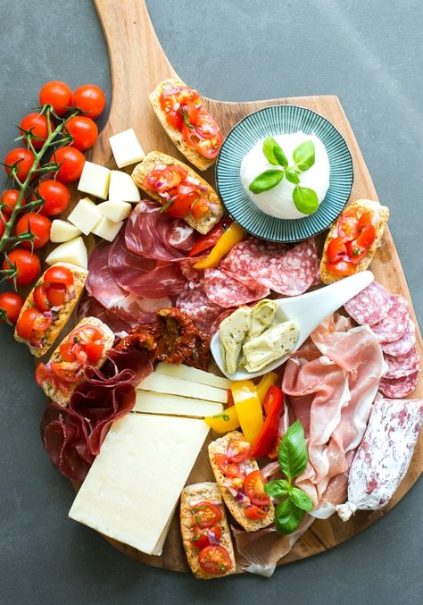 Italian Aperitivo Platter - Planning an al fresco event to entertain your guests this summer? Look no further - It really doesn’t get easier (and tastier) than Italian aperitivo, with tasty cheeses, charcuterie, vegetables and fruit. Recipe by The Petite Cook Charcuterie Vegetables, Italian Christmas Dinner, Italian Aperitivo, Chicken And Mushroom Pie, Italian Dinner Party, Fruit Recipe, Best Homemade Pizza, Italian Recipes Easy, Refreshing Drinks Recipes