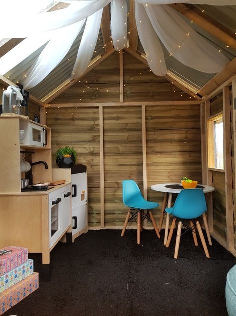 Outdoor Cubby House Interior, Wendy House Ideas Interior, Play House Interior Ideas Kids, Kids Clubhouse Interior, Small Tree House Interior, Tree House Decorating Ideas Inside, Cubby House Ideas Interior, Wendy House Interior, Inside Cubby House Ideas