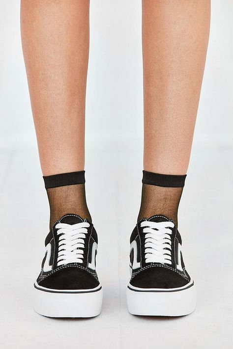 Steve Madden Sneakers Outfit, Socks Outfit, Old Skool Platform, Sneaker Outfits, Vans Outfit, Street Brands, Sock Outfits, Style Guru, Platform Sneaker