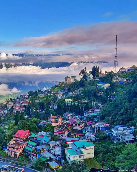 Darjeeling Darjeeling Aesthetic Photos, Darjeeling Photography, Darjeeling Aesthetic, Urban Drawing, Gangtok, My Life My Rules, Train Photography, Pose Style, Travel Diaries