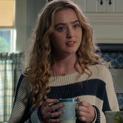 Kathryn Newton The Society, Kathryn Newton Icons, Katheryn Newton, Doomed Siblings, Kathryn Love Newton, Cassie Lang, Farmer Family, Kevin Durand, Pinterest Girlies