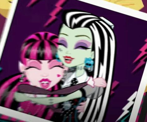 Monster high Frankie and Draculaura Monster High Room, Monster High Frankie, Media Consumption, Classy Halloween Costumes, 2000s Cartoons, Monster High Pictures, Duos Icons, Moster High, Princesa Peach