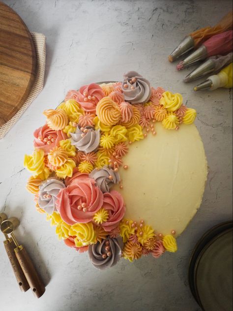 Crescent Cake Decoration, How To Make Rosettes On A Cake, Roses On Cake, Cake With Topper, Chocolate Rosette Cake, Simple Rosette Cake, Rosette Cake With Sprinkles, Buttercream Rosette Cake, Decoration Cake