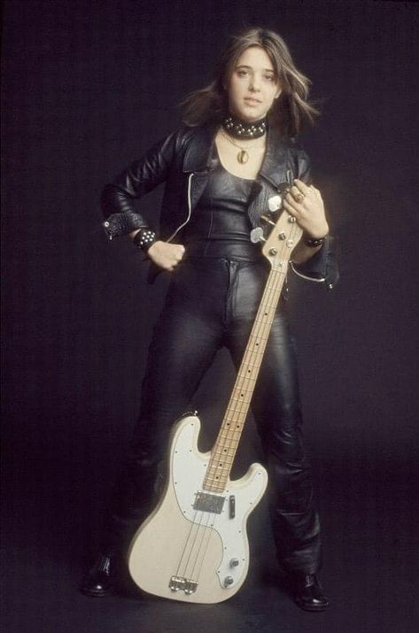 Female Rock Stars, Suzi Quatro, John Bishop, Lee Marvin, Heavy Metal Girl, Bass Players, Bass Guitarist, Women Of Rock, Guitar Girl