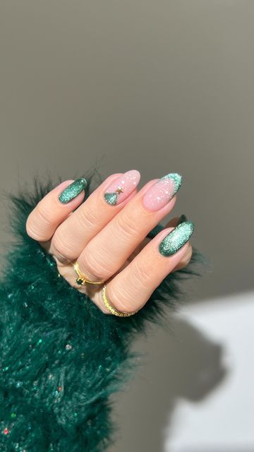 Aistė Haas on Instagram: "🌨️🎄⭐️ Holiday glam in green velvet and a touch of winter’s grace with delicate snowflakes. *all products are linked on my amzn in the bio ___ (aff) #greennails #glitternails #frenchnails #winternails #holidaynails #sparklynails #nailinspo #christmasnails" Subtle Christmas Nails Green, Green And Pink Christmas Nails, Teal Christmas Nails, Pink And Green Christmas Nails, Holiday Gel Nail Ideas, December Nails Green, Green Xmas Nails, Merry Christmas Nails, Christmas Nails Green