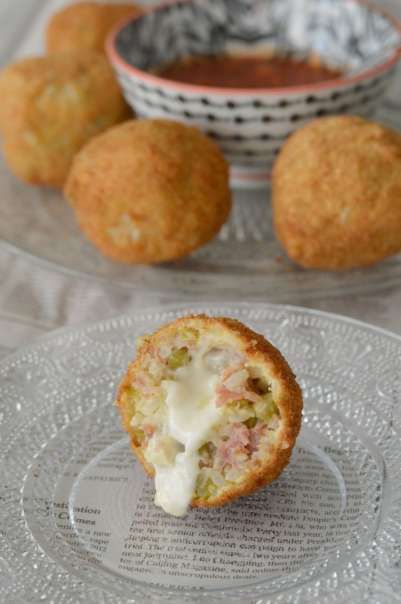 Arancini Recipe, Pub Food, Food Concept, Starters Recipes, Milk Recipes, Mini Foods, Rice Dishes, What To Cook, Finger Food