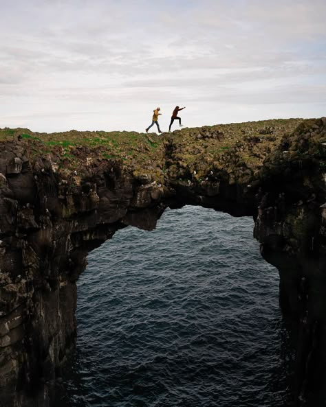 Iceland Vision Board, Travel Iceland Aesthetic, Iceland Vacation Aesthetic, Iceland Couple, Couple In Iceland, Iceland Honeymoon, Iceland Vacation, Hiking Pictures, Iceland Photos