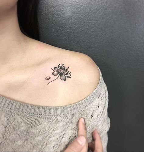 Delicate lotus flower on my client Michelle :) Flower Collarbone Tattoo, Collarbone Tattoo, Bone Tattoos, Small Tattoos With Meaning, Small Tattoos Simple, Disney Tattoo, Collar Bone Tattoo, Collar Bone, Little Tattoos